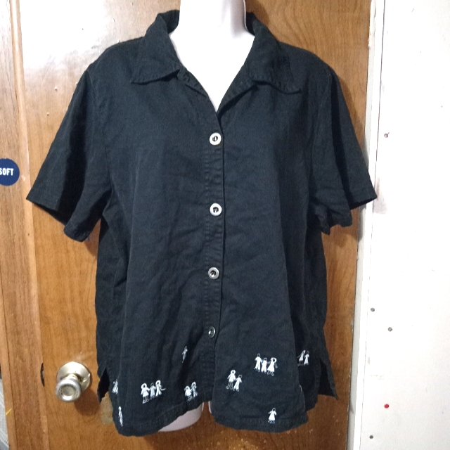 Medium Black Buttoned Top